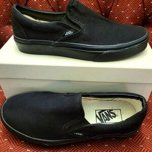 Vans Classic 'Off The Wall' Slip On Canvas Sneakers in Black